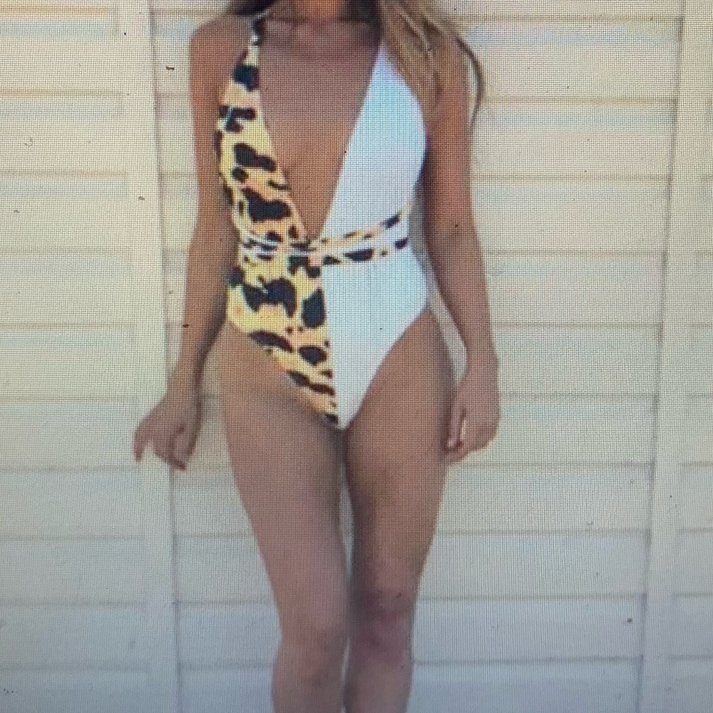 Plunge neck Leopard One Piece